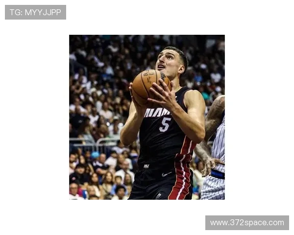 诺曼鲍威尔状态低迷14投仅4中贡献17分4篮板2抢断并有5次失误正负值为负8